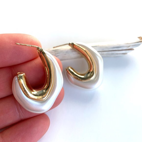 NEW~ Anthropologie Irregular Chunky Pearl Hoop Earrings - Picture 7 of 7